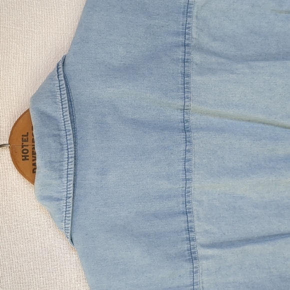 VTG Young and Reckless Women's Chambray SS Button Down Aztec Pocket Size Medium - Picture 7 of 10